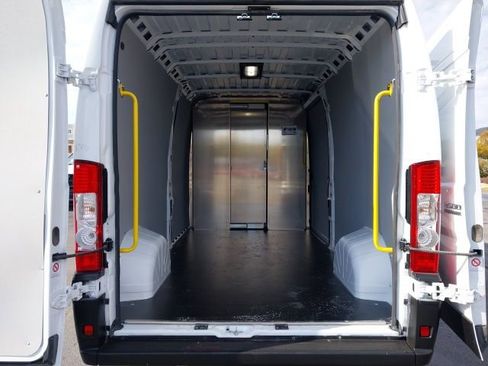 Used 2025 RAM ProMaster 2500 w/ Convenience Group image 22