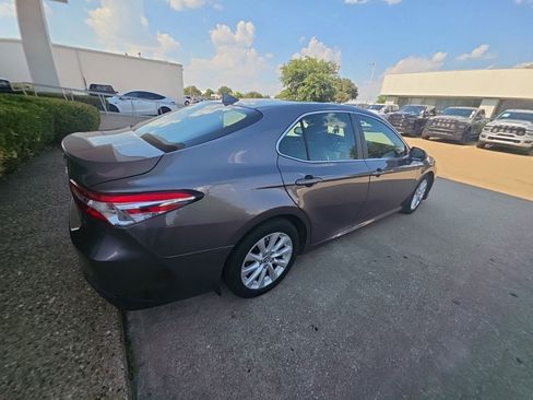 Used 2019 Toyota Camry LE FWD image 4