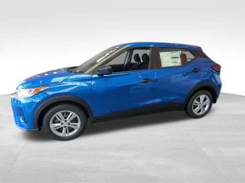 New 2025 Nissan Kicks Play S image 3