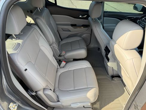 Used 2021 GMC Acadia SLT image 19