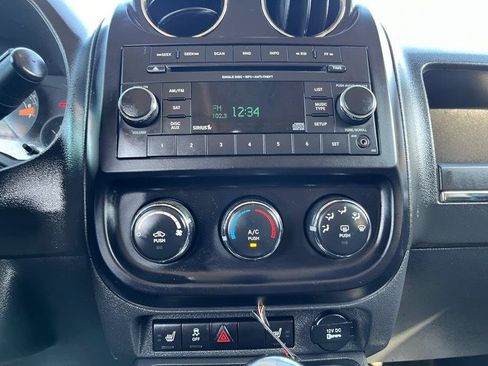 Used 2014 Jeep Patriot Latitude FWD image 11