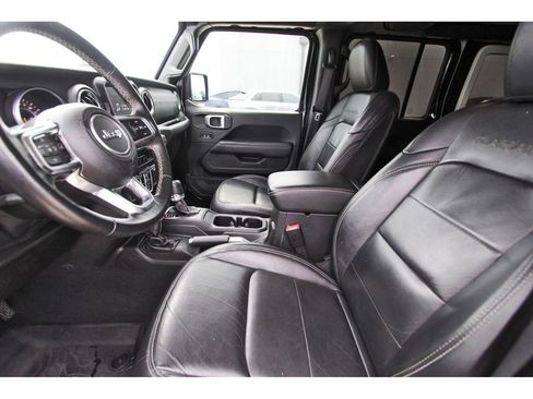 Used 2019 Jeep Wrangler Unlimited Sahara AWD/4WD image 6