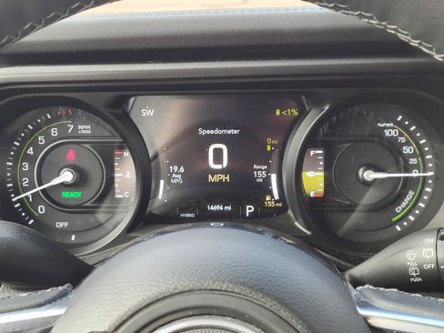 Used 2025 Jeep Wrangler Unlimited Sahara AWD/4WD image 9