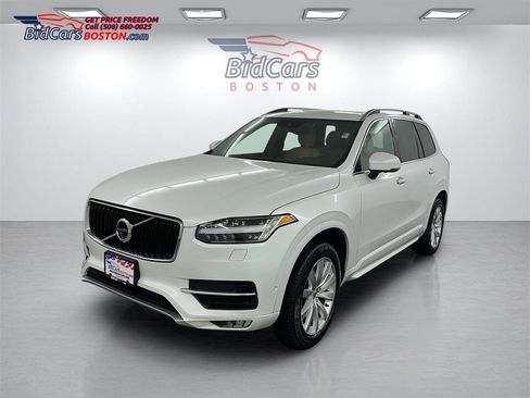 Used 2018 Volvo XC90 T6 Momentum w/ Convenience Package image 1