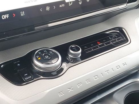 Certified 2025 Ford Expedition Active AWD/4WD image 19