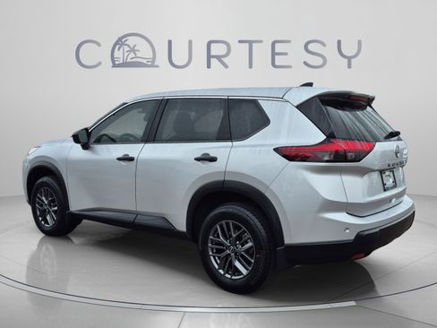 Certified 2025 Nissan Rogue S FWD image 5