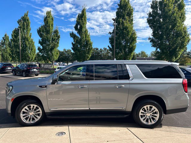 Used 2023 GMC Yukon XL SLT w/ SLT Premium Package AWD/4WD image 4