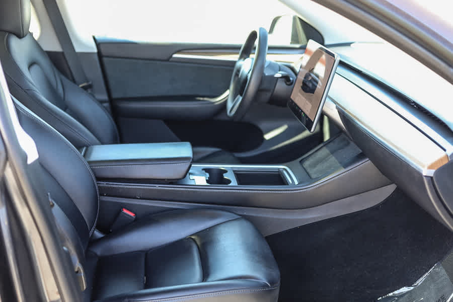 Used 2024 Tesla Model Y Long Range AWD/4WD image 16