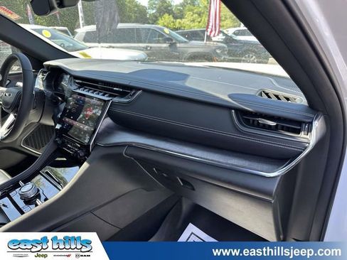 Used 2023 Jeep Grand Cherokee Overland AWD/4WD image 26