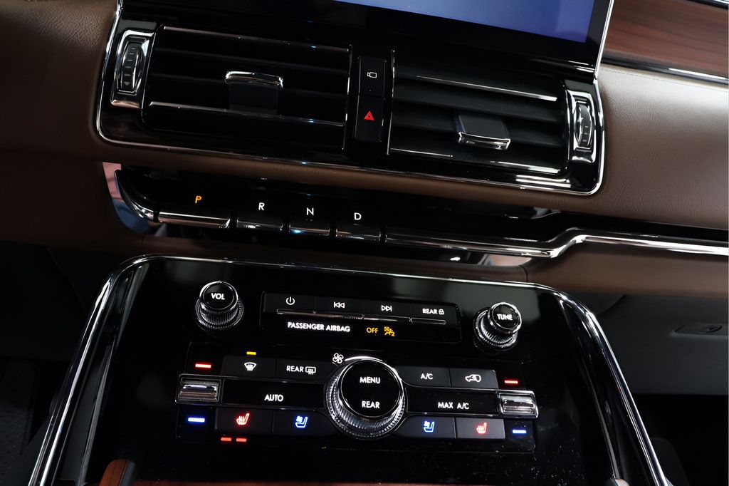 Used 2024 Lincoln Navigator Reserve AWD/4WD image 10