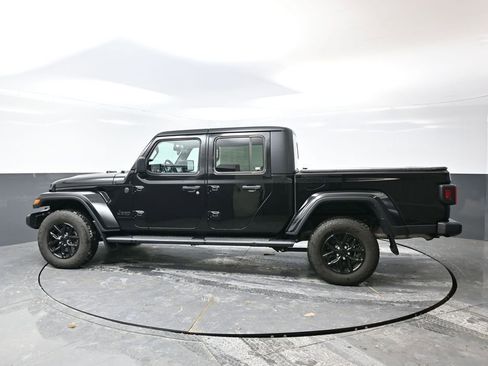 Used 2023 Jeep Gladiator Sport image 11