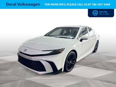 Used 2025 Toyota Camry SE w/ Multimedia Upgrade Package image 4