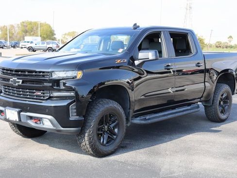 Used 2020 Chevrolet Silverado 1500 LT Trail Boss image 3