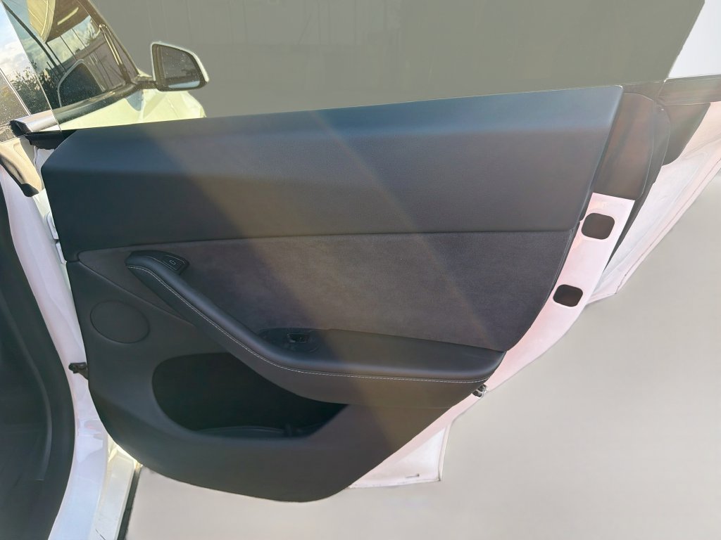 Used 2025 Tesla Model Y Long Range RWD image 32