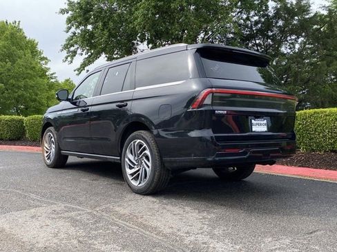 Used 2025 Lincoln Navigator Reserve AWD/4WD image 13