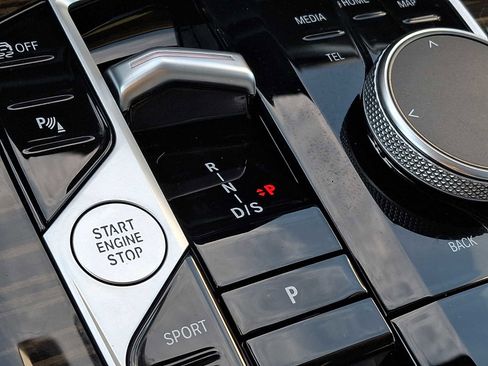 Used 2023 BMW X7 xDrive40i w/ Premium Package image 12