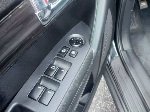 Used 2011 Kia Sorento LX AWD/4WD image 16