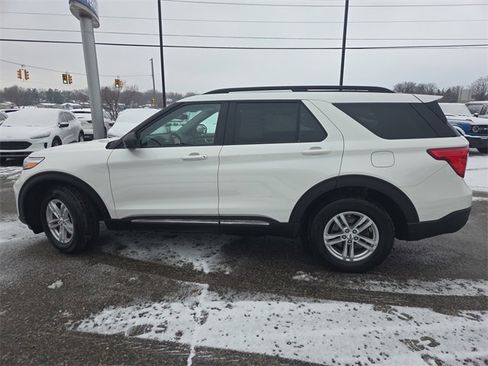 Certified 2022 Ford Explorer XLT w/ Equipment Group 202A image 32