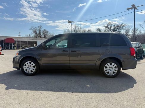 Used 2015 Dodge Grand Caravan SE w/ Quick Order Package 29E SE image 2