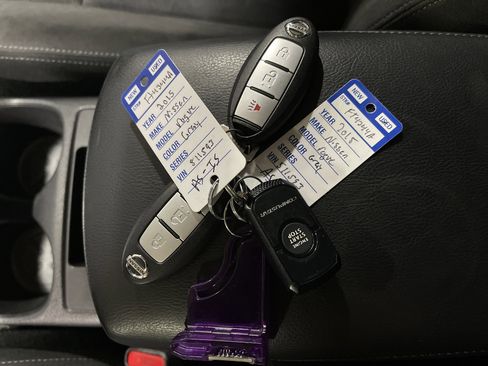 Used 2015 Nissan Rogue SV image 25