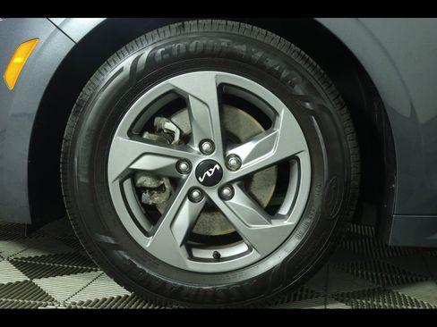 Used 2022 Kia K5 LXS image 10