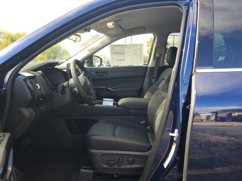 New 2026 Nissan Pathfinder SV image 12