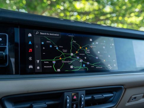 Certified 2025 Porsche Cayenne E-Hybrid w/ Premium Package Plus image 27