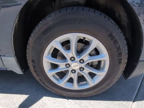 Used 2018 Chevrolet Equinox LT FWD image 32