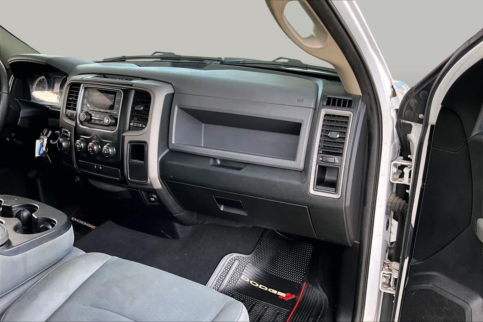 Used 2016 RAM 1500 Express RWD image 18