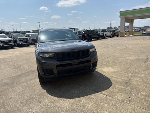 Used 2021 Jeep Grand Cherokee L Laredo image 3