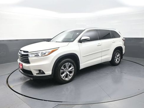 Used 2015 Toyota Highlander XLE AWD/4WD image 3