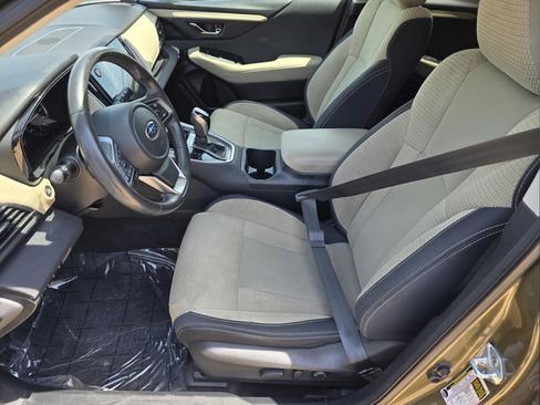 Used 2025 Subaru Outback Premium AWD/4WD image 18