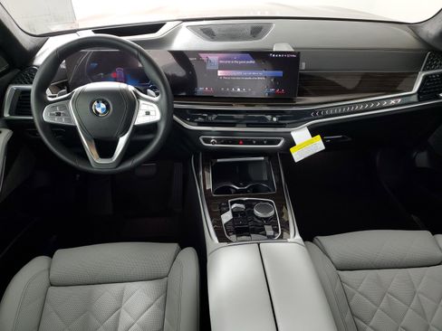 Certified 2025 BMW X7 xDrive40i image 11