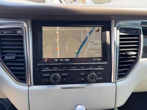 Used 2016 Porsche Macan S image 22