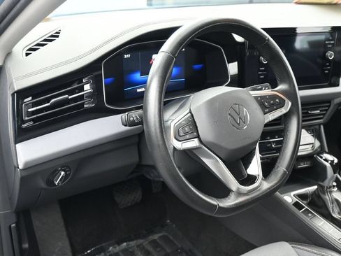 Used 2025 Volkswagen Jetta SE FWD image 15