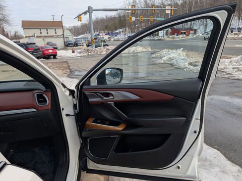 Used 2017 MAZDA CX-9 Signature image 8