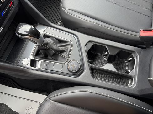 Certified 2024 Volkswagen Tiguan SE R-Line AWD/4WD image 25