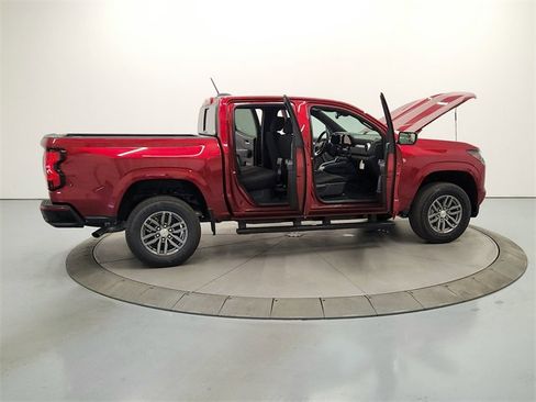 New 2026 Chevrolet Colorado LT image 15