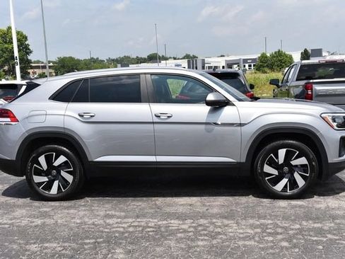 Used 2025 Volkswagen Atlas Cross Sport SE FWD image 5