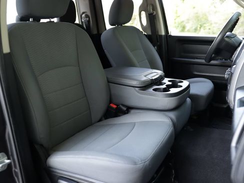 Used 2018 RAM 1500 Express AWD/4WD image 26