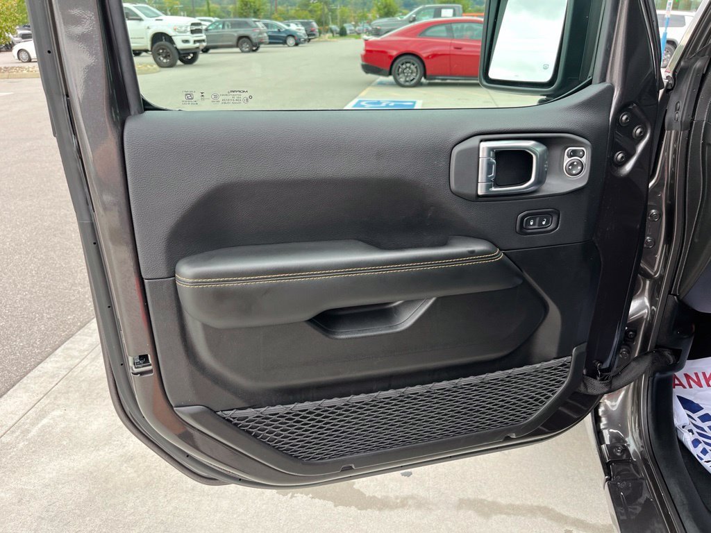 Used 2026 Jeep Wrangler Unlimited Sahara AWD/4WD image 6