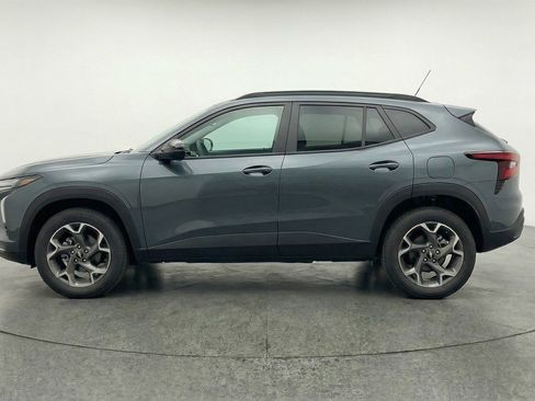 Used 2025 Chevrolet Trax LT image 5