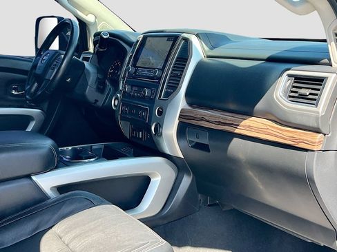 Used 2020 Nissan Titan SL w/ Moonroof Package RWD image 31