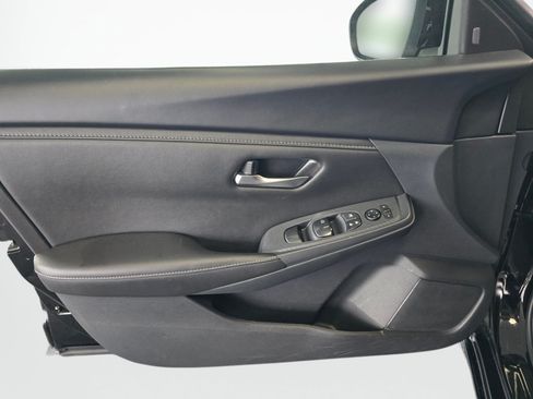 Used 2024 Nissan Sentra SV FWD image 33