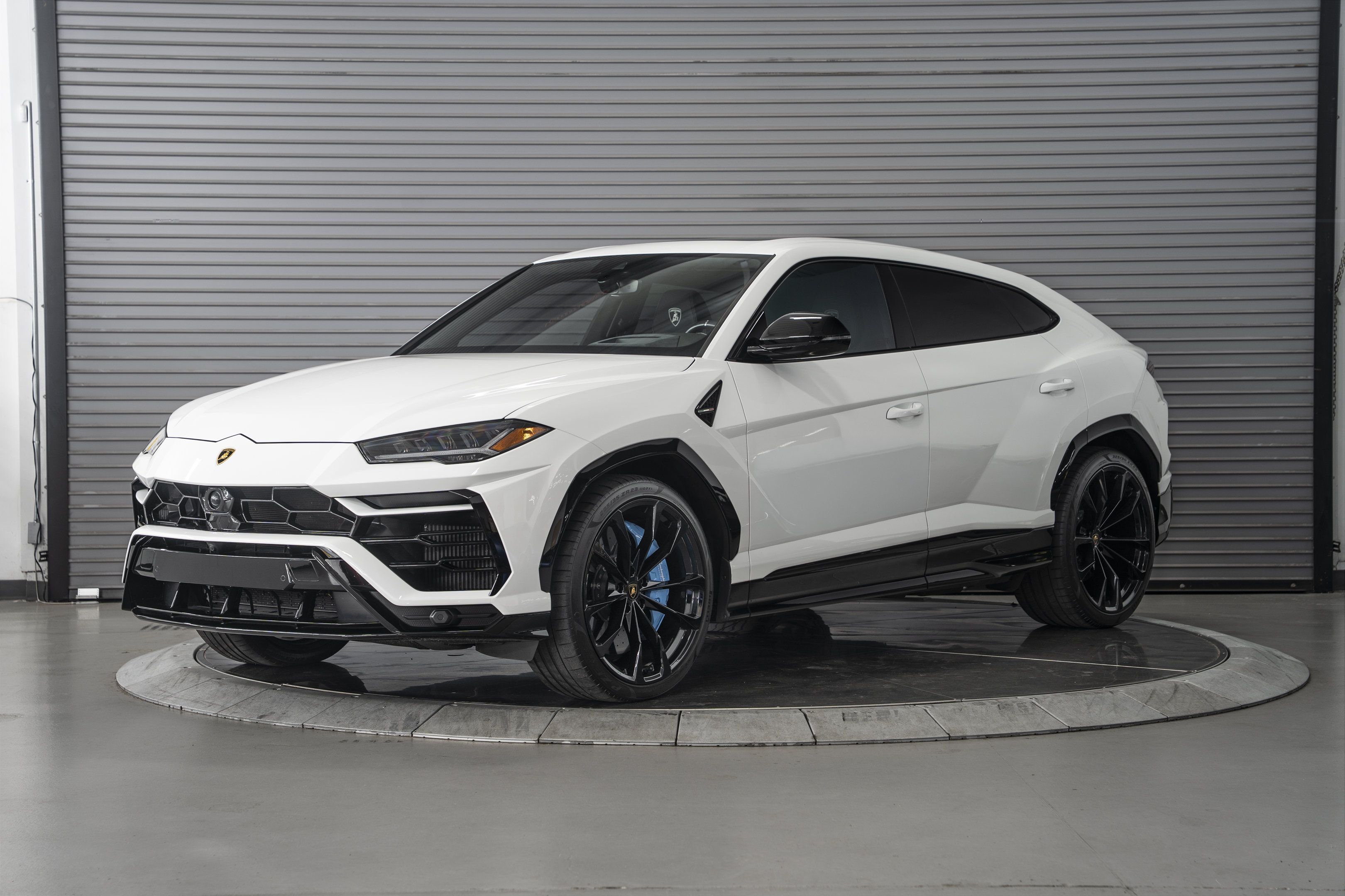 Used 2022 Lamborghini Urus AWD/4WD image 1