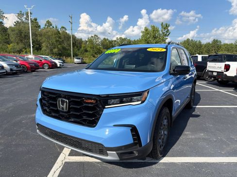 Used 2024 Honda Pilot TrailSport image 2