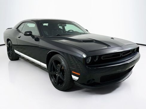 Used 2017 Dodge Challenger SXT RWD image 2