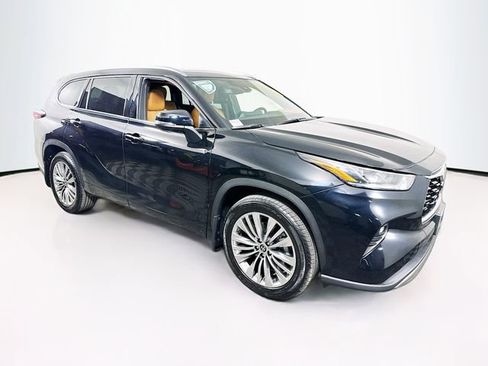 Used 2025 Toyota Highlander Platinum image 33