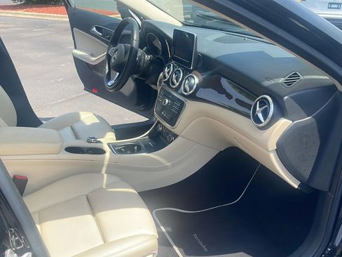 Used 2017 Mercedes-Benz GLA 250 image 24