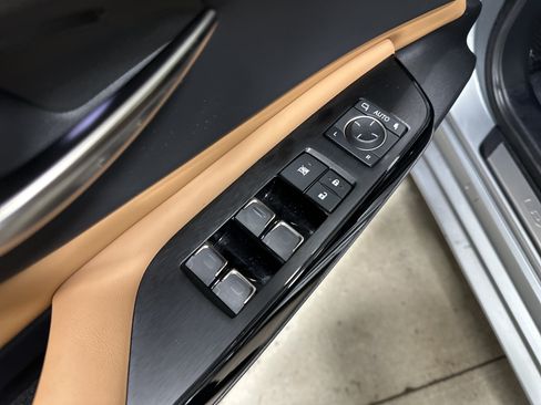 Used 2025 Lexus ES 350 w/ Premium Package FWD image 15